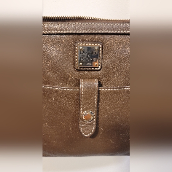 C - Dooney & Bourke dark chocolate brown leather letter carrier crossbody bag - Picture 2 of 9